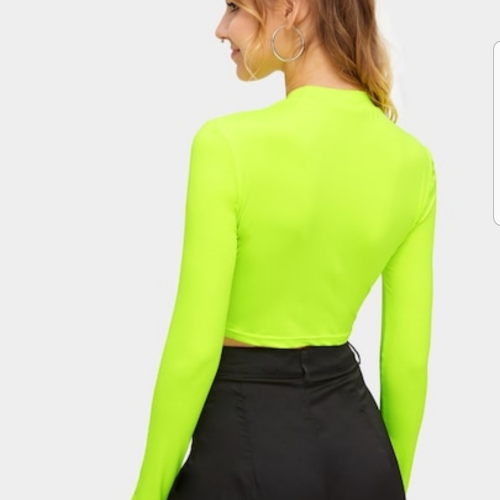GREEN CROP TOP - Picture 3 of 3
